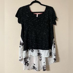 Xhilaration Black Low Black and White Floral Top